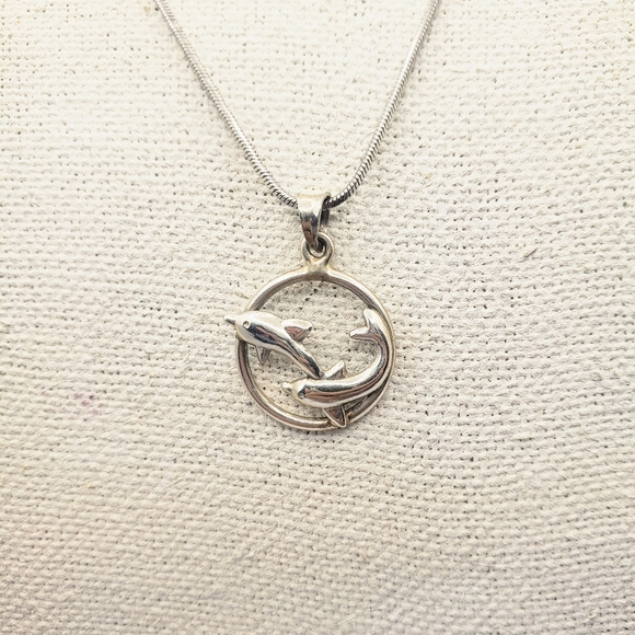 Sterling Silver pendant showing a Two Dolphins jumping through a hoop. - Picture 2 of 3